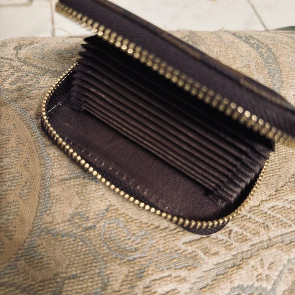 POST CHRISTMAS PRICE CUT! Louis Vuitton Damier Checkered Brown/Black card holder - Picture 5 of 7